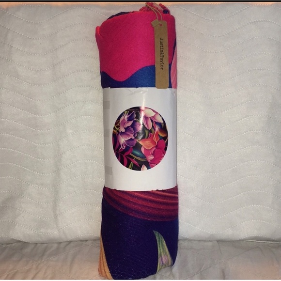 Summer Blooms Round Beach 🏖 Towel NWT - Picture 2 of 6